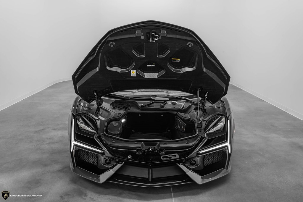 Used 2024 Lamborghini Revuelto image 13