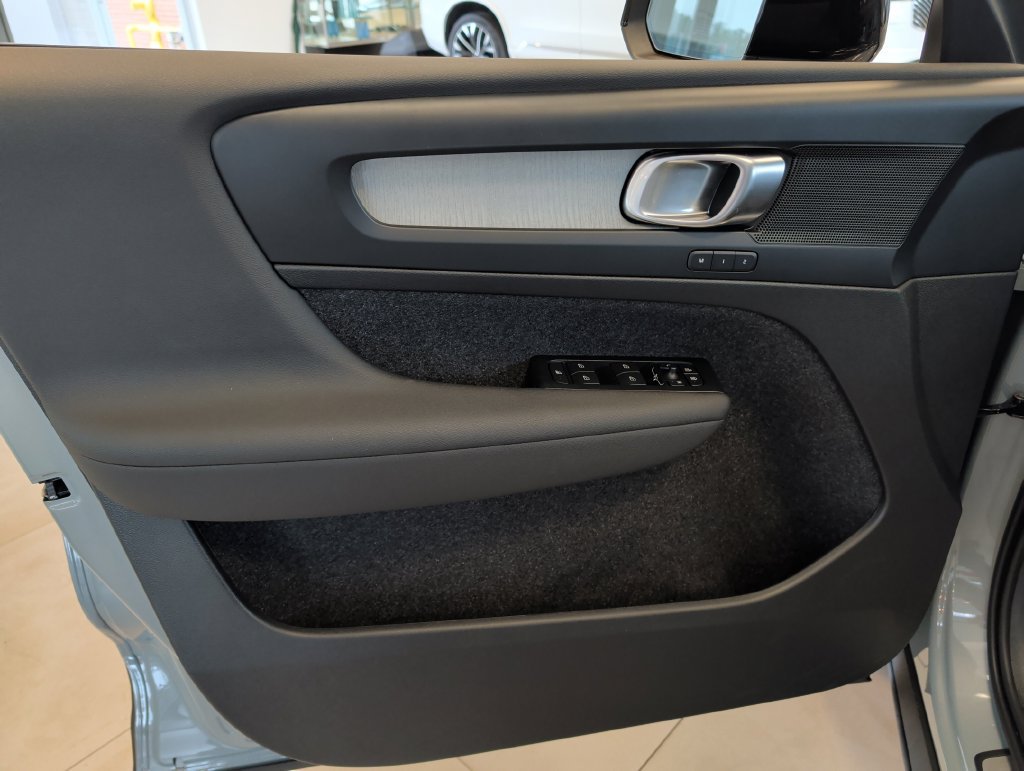 New 2026 Volvo XC40 B5 Plus w/ Protection Package Premier AWD/4WD image 11