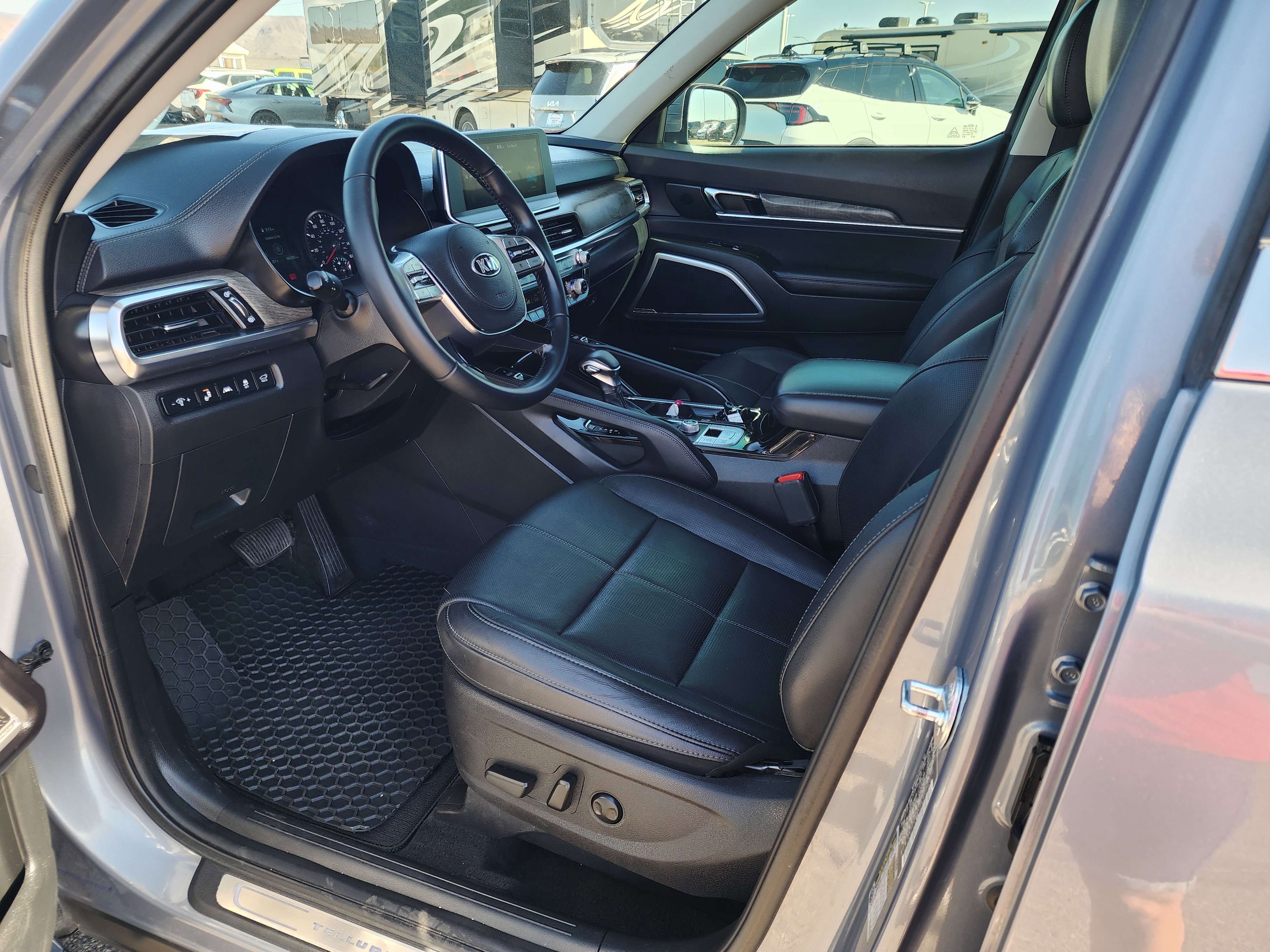 Used 2020 Kia Telluride EX w/ Towing Package FWD image 16