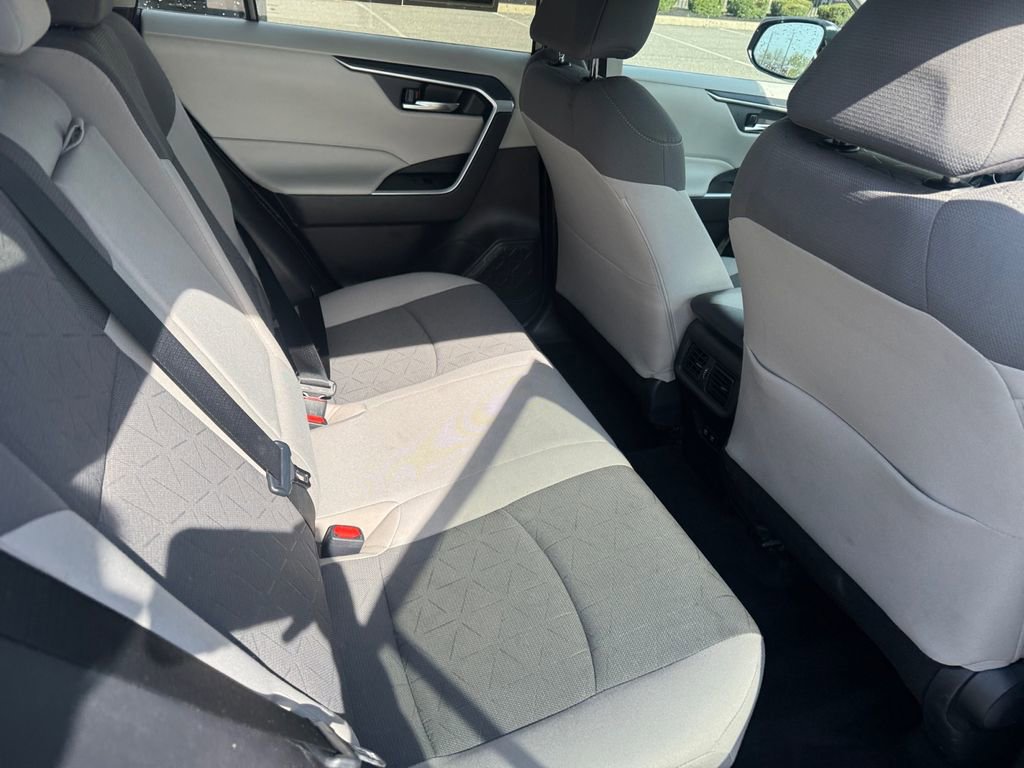 Used 2021 Toyota RAV4 XLE image 23