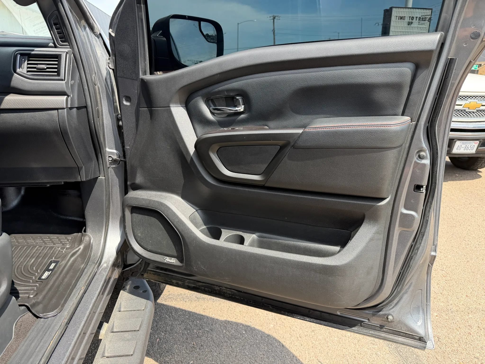 Used 2020 Nissan Titan PRO-4X w/ Pro-4x Convenience Package AWD/4WD image 18