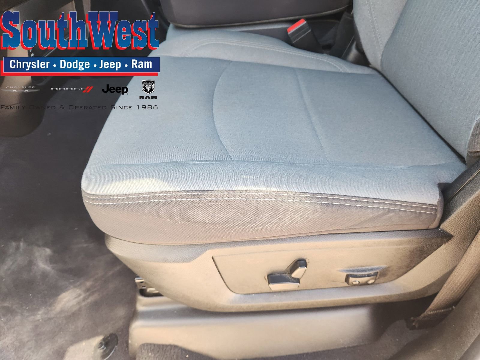 Used 2024 RAM 3500 Big Horn image 24