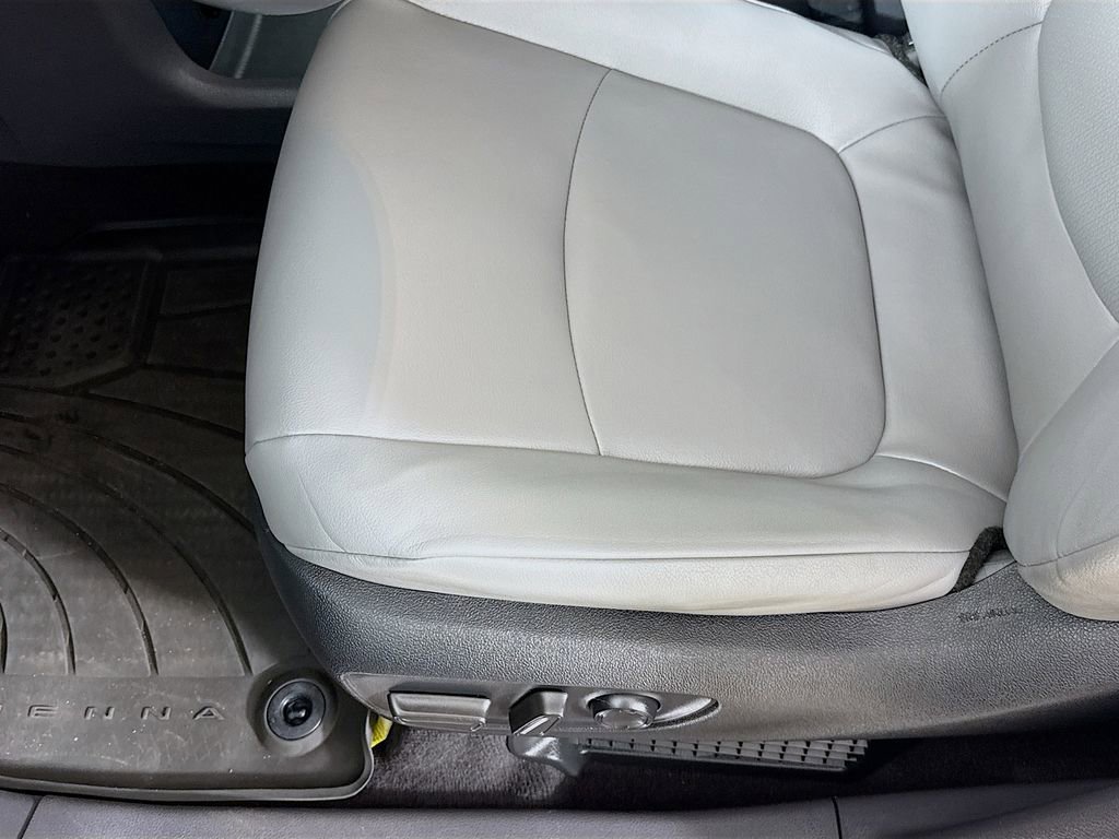 Certified 2022 Toyota Sienna XLE image 21