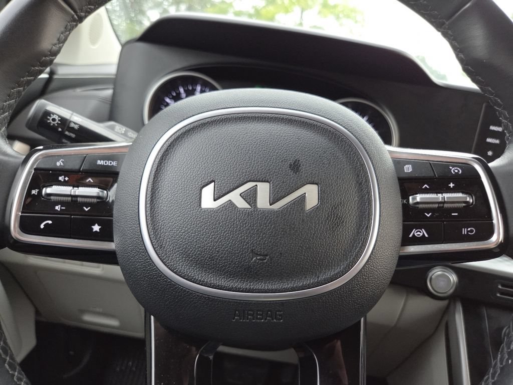 Used 2024 Kia Carnival LX FWD image 30