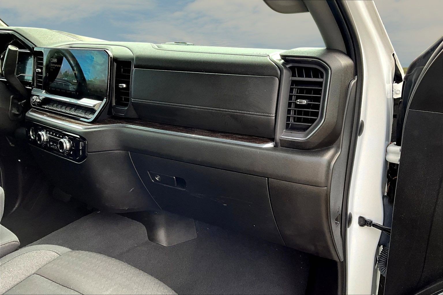 Used 2023 GMC Sierra 1500 Elevation image 18