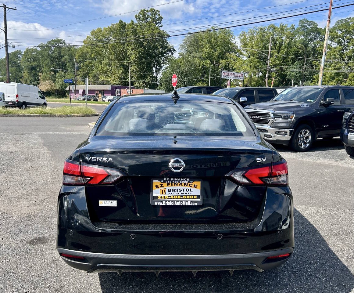 Used 2020 Nissan Versa SV FWD image 4