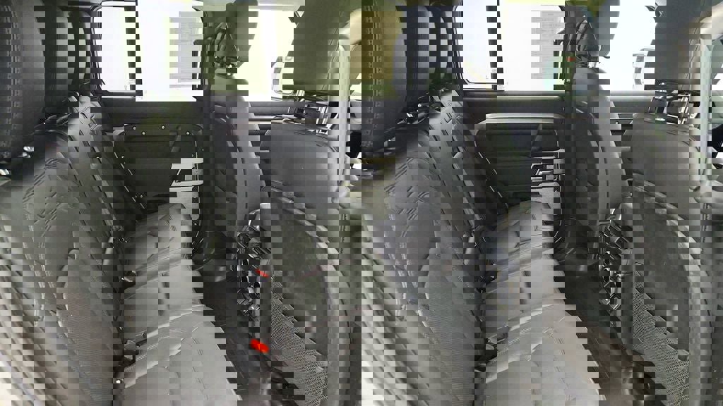 Used 2023 Land Rover Defender 130 S image 24