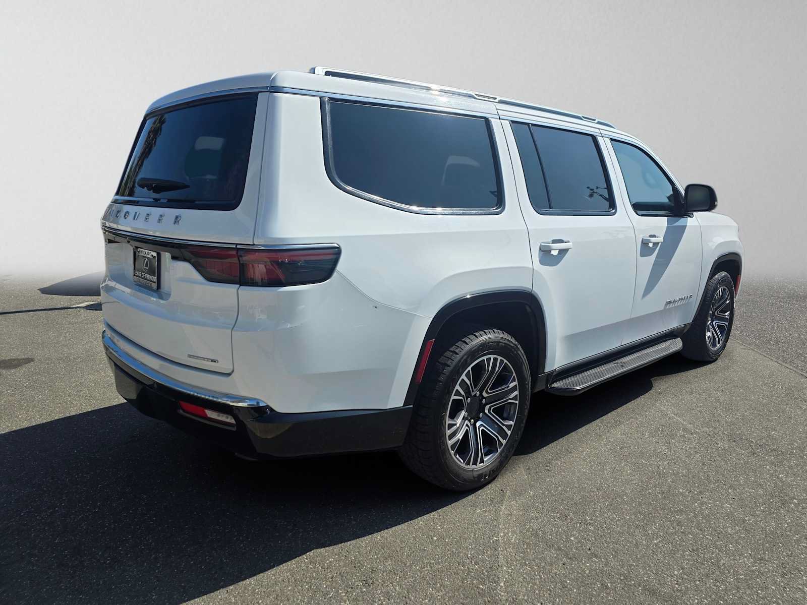 Used 2024 Jeep Wagoneer Series II w/ Flexible Seating Group RWD image 3