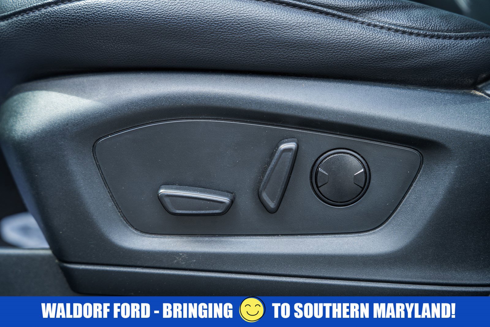 Used 2023 Ford Explorer Limited w/ Limited Technology Package AWD/4WD image 37