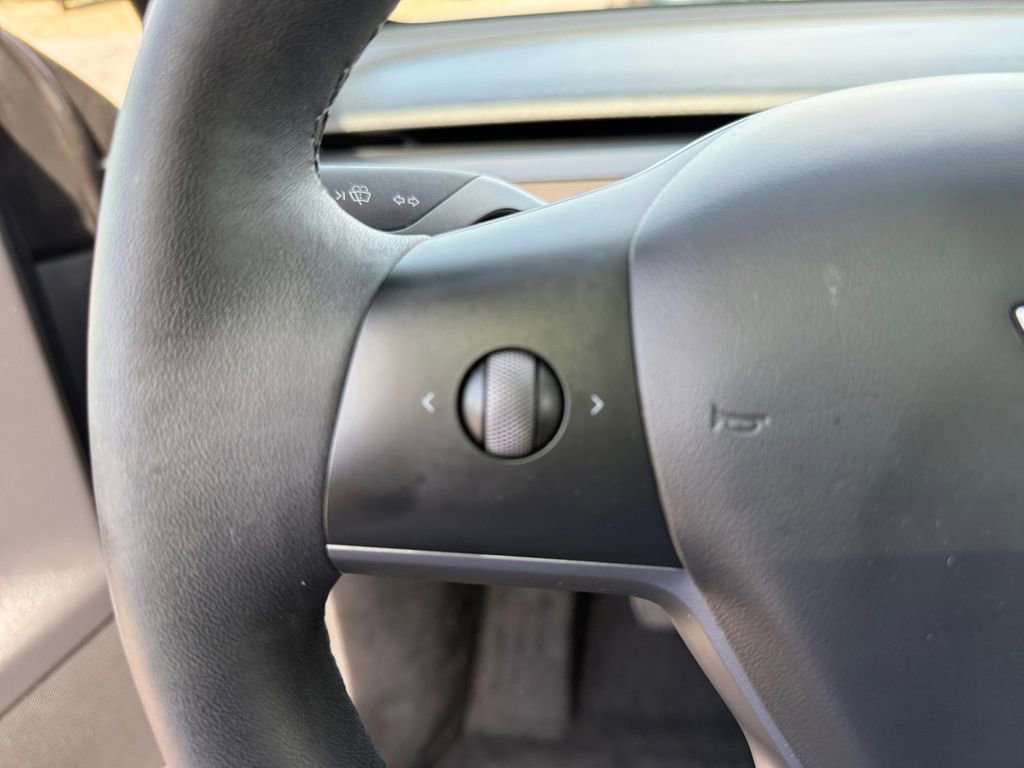 Used 2023 Tesla Model Y Long Range image 24