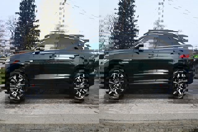 Used 2017 Jaguar F-PACE Prestige image 8