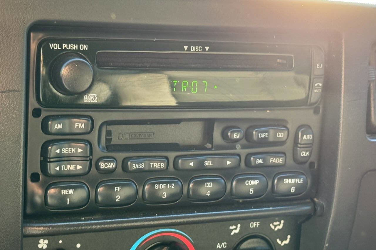 Used 2005 Ford Excursion XLT image 25