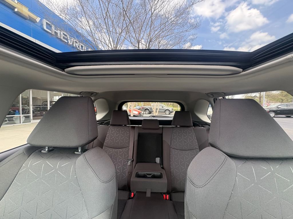 Used 2021 Toyota RAV4 XLE w/ Convenience Package image 13