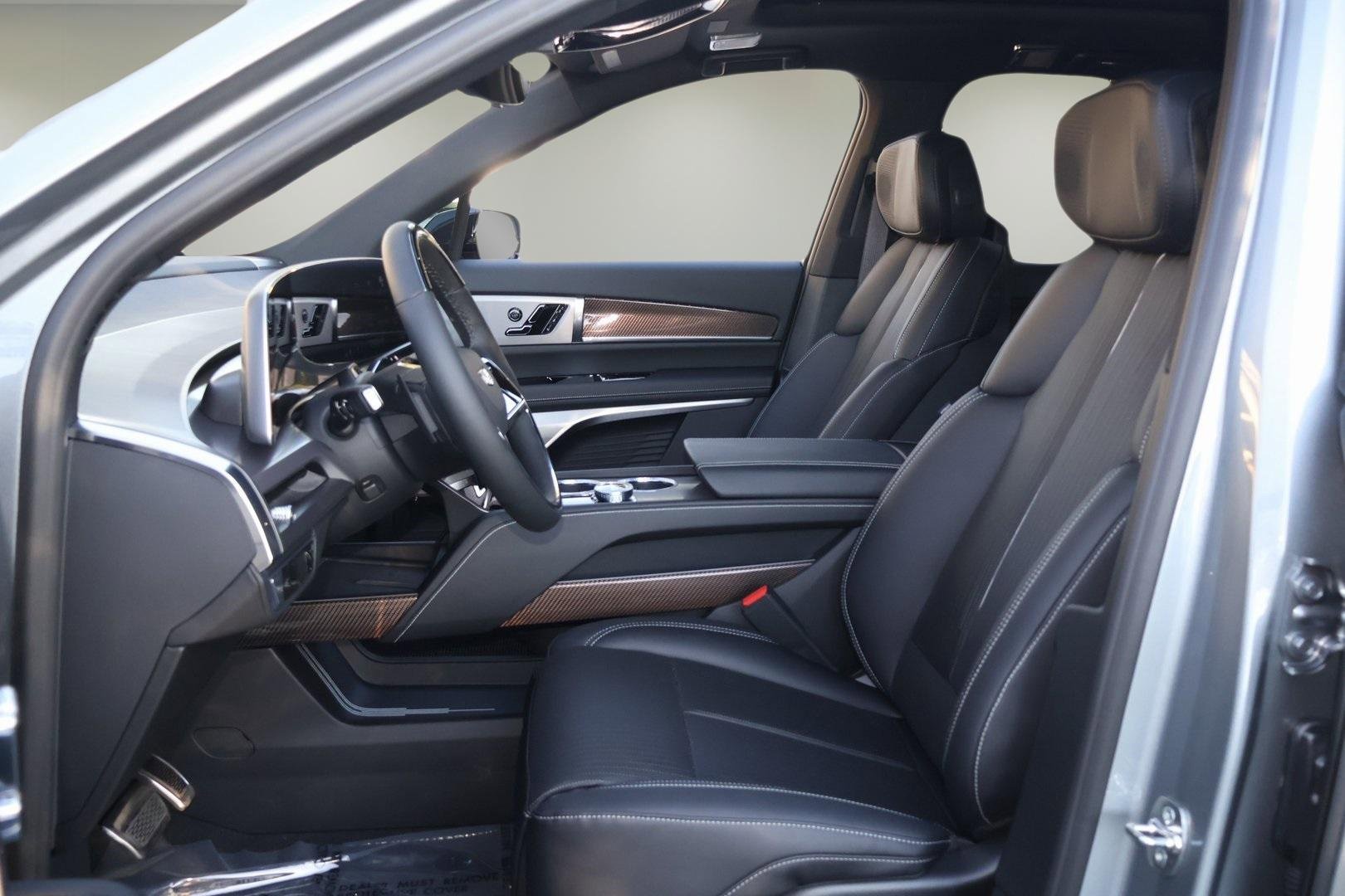 New 2026 Cadillac Vistiq Luxury image 13