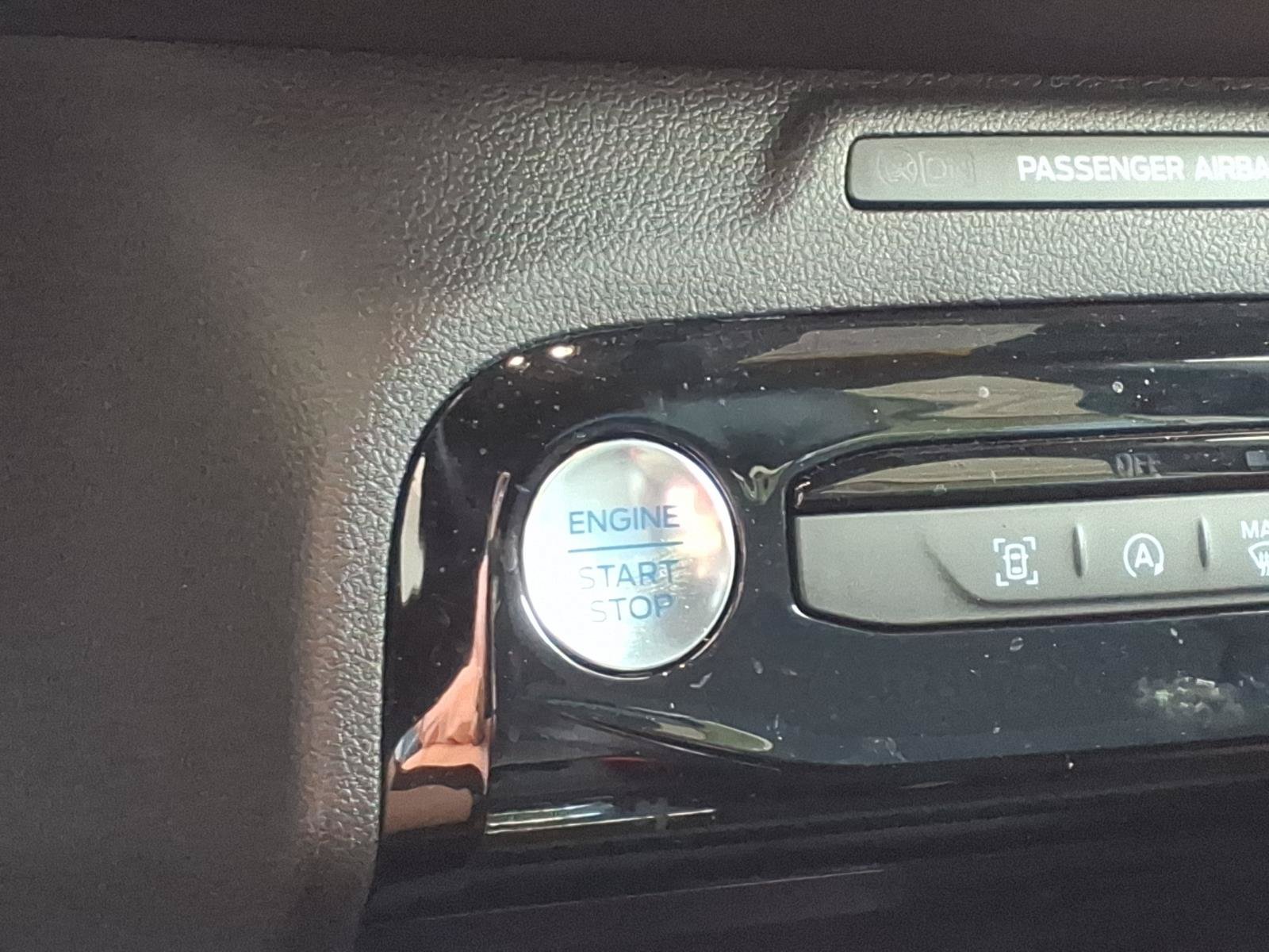 Used 2025 Ford Escape ST-Line w/ Tech Pack #1 FWD image 11