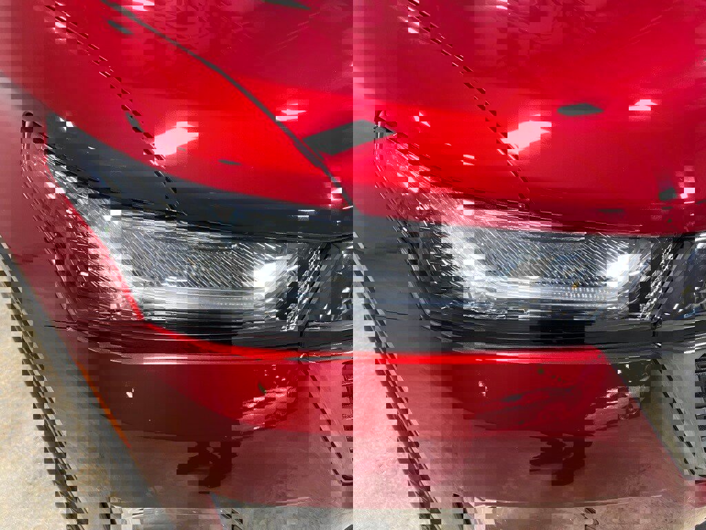 Used 2023 Chevrolet Traverse LT w/ Midnight/Sport Edition image 10