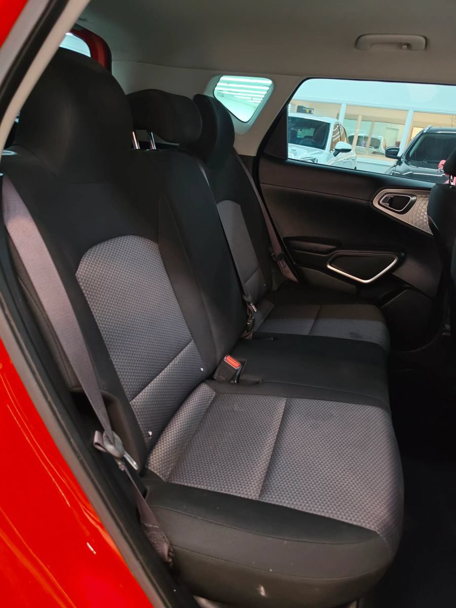 Used 2024 Kia Soul LX w/ LX Technology Package FWD image 31