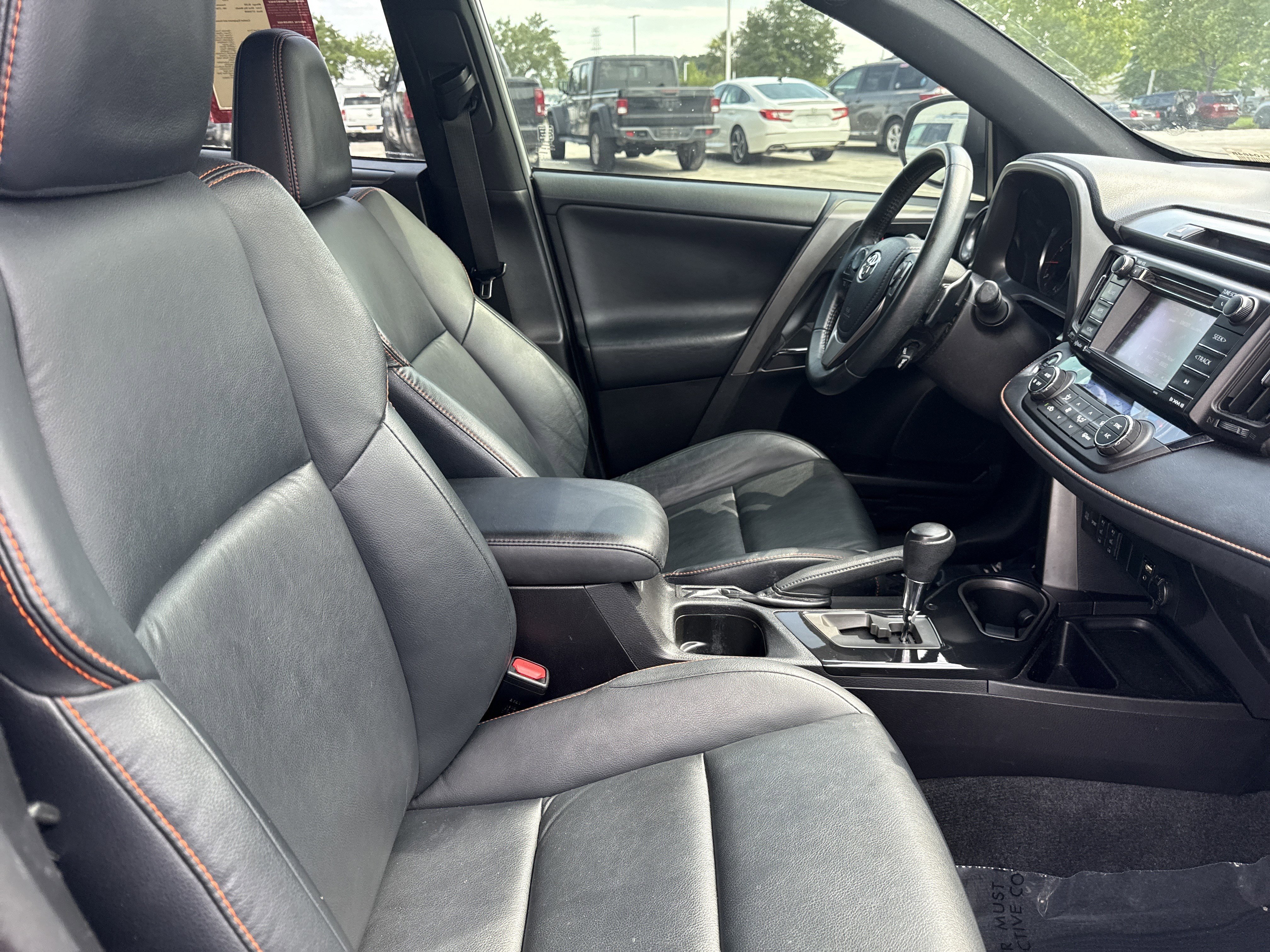 Used 2016 Toyota RAV4 SE FWD image 32