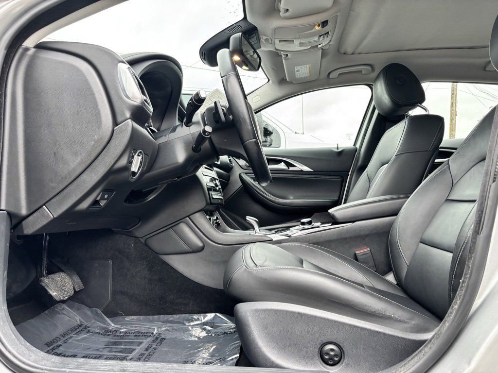 Used 2018 INFINITI QX30 Premium w/ Technology Package image 11