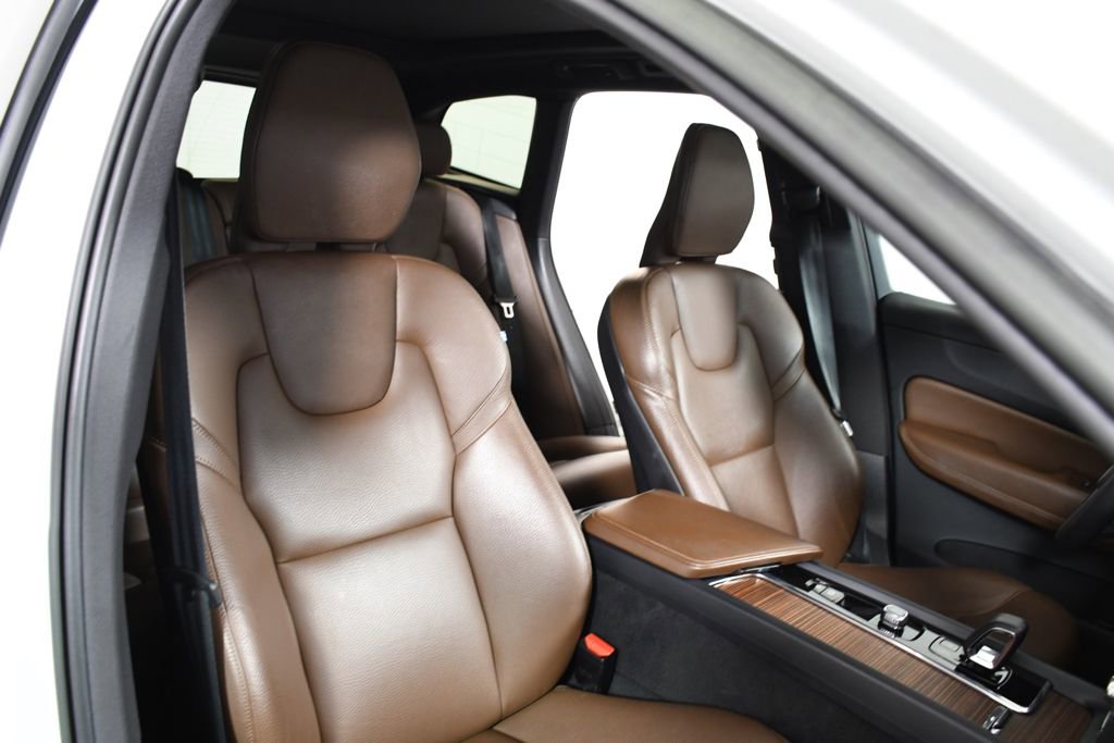 Used 2023 Volvo XC60 T8 Plus image 20