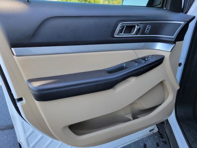 Used 2017 Ford Explorer XLT w/ Equipment Group 201A AWD/4WD image 11