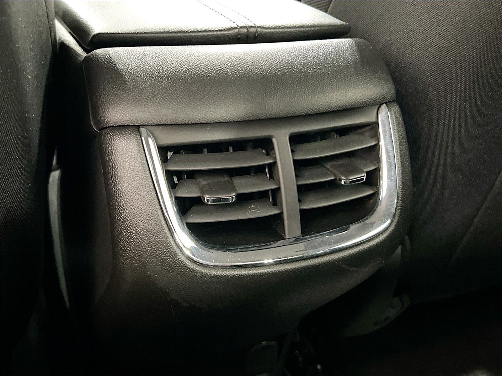 Used 2025 Chevrolet Malibu LT image 24