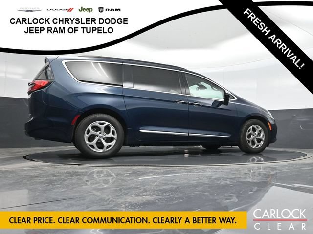 Used 2023 Chrysler Pacifica Limited FWD image 47