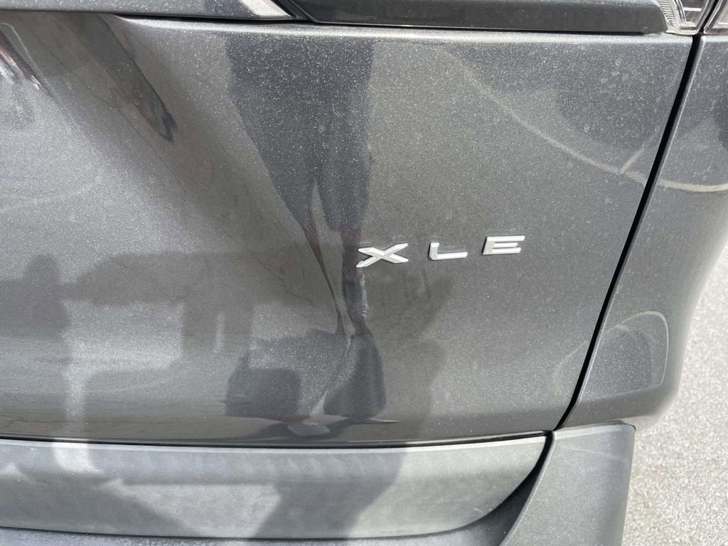 Used 2020 Toyota RAV4 XLE image 28