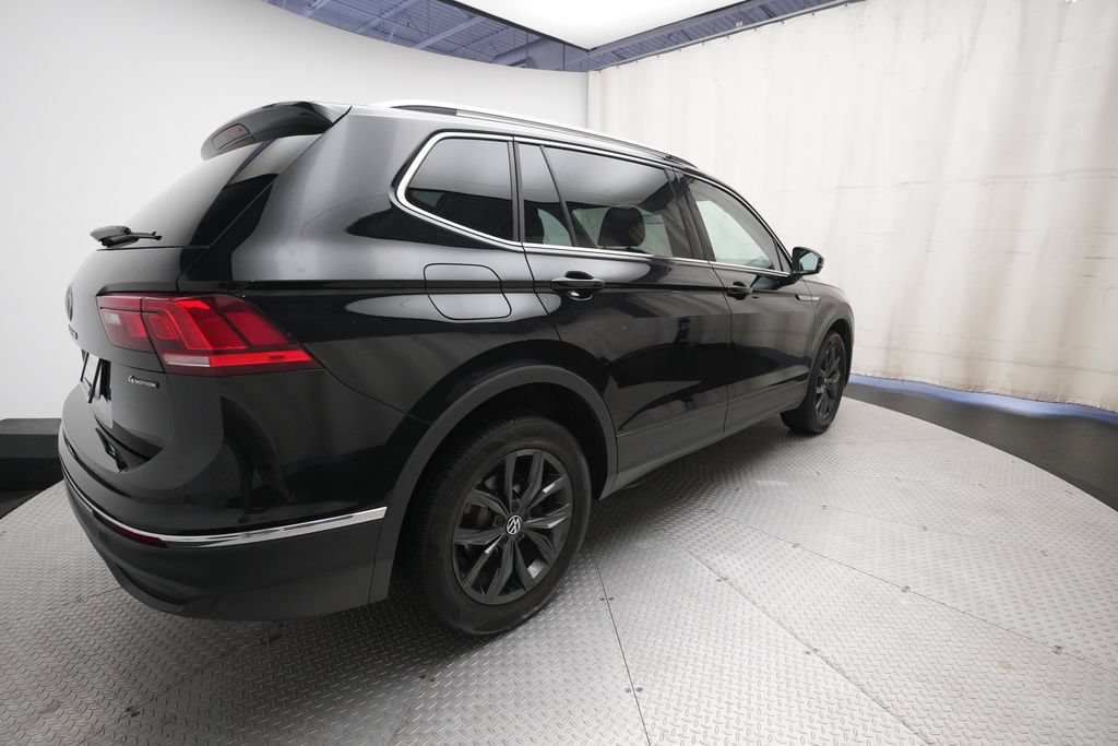 Used 2024 Volkswagen Tiguan SE AWD/4WD image 35
