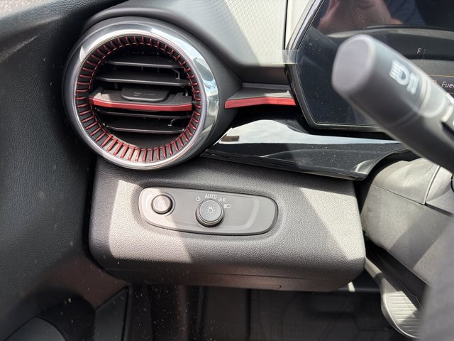 New 2026 Chevrolet Trax RS w/ Sunroof Package FWD image 15