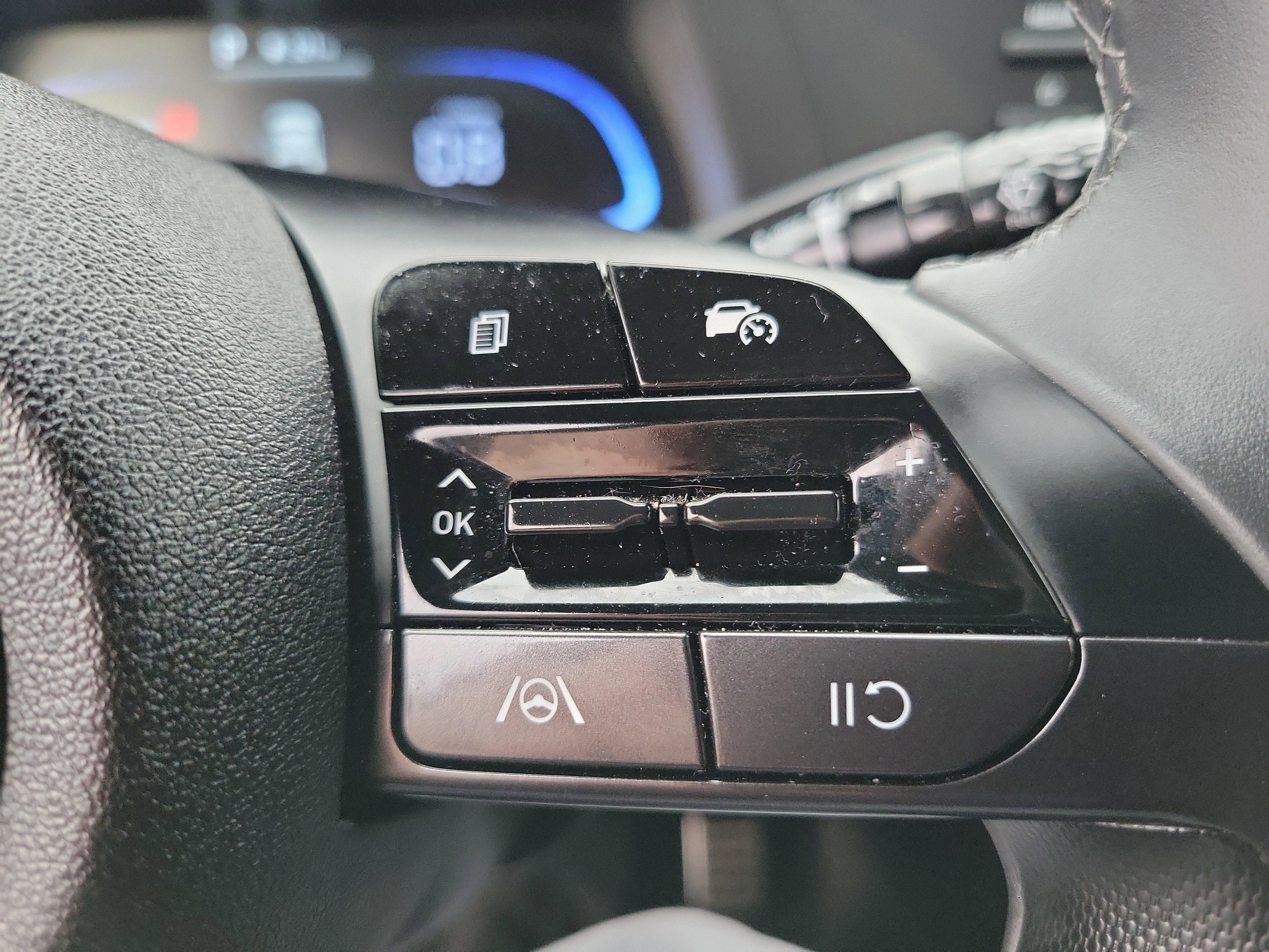 Certified 2025 Hyundai Elantra Sport image 8