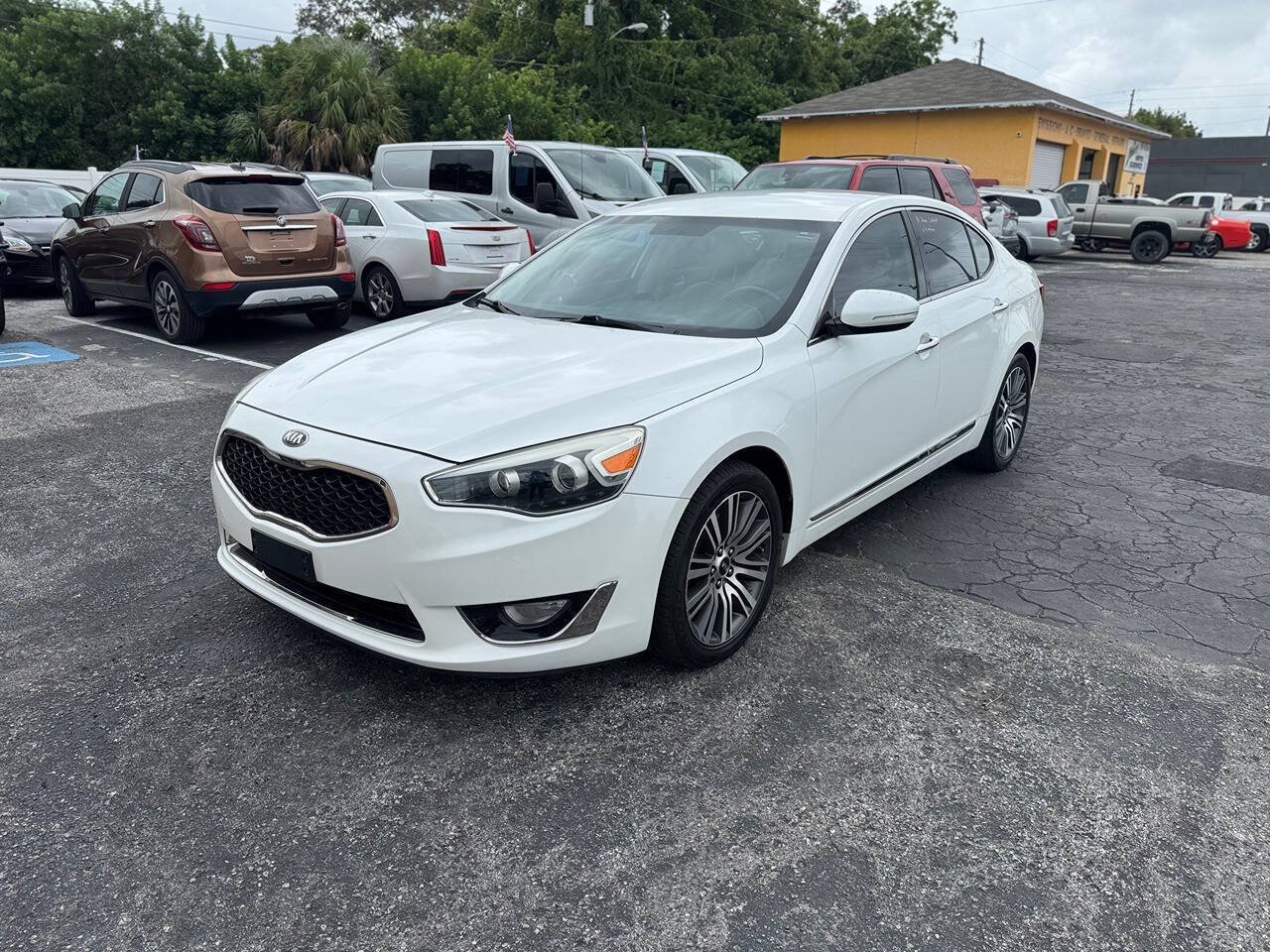 Used 2014 Kia Cadenza Premium FWD image 4