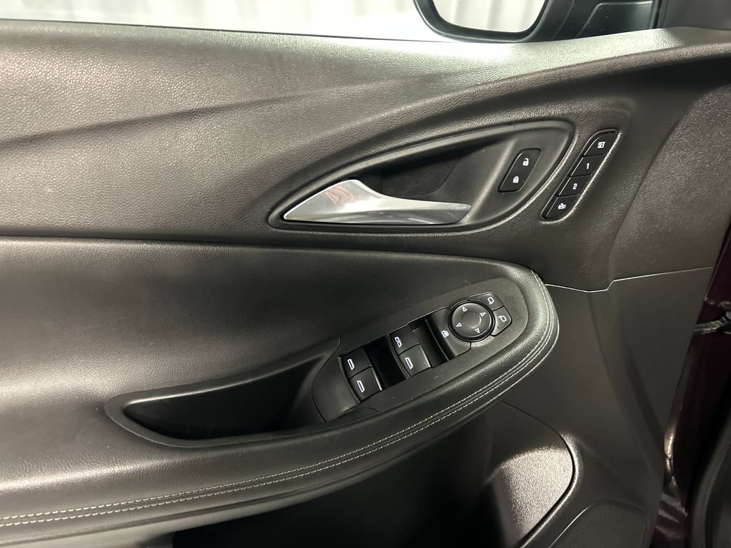 Used 2020 Buick Encore GX Essence FWD image 12