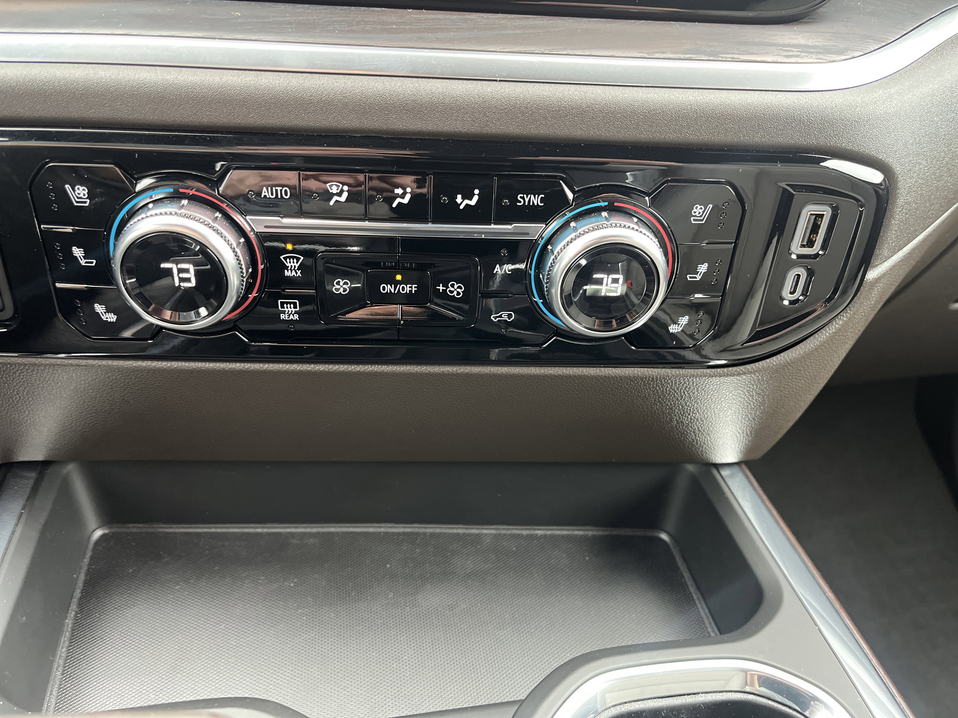 Used 2025 GMC Sierra 1500 SLT w/ SLT Premium Plus Package AWD/4WD image 32