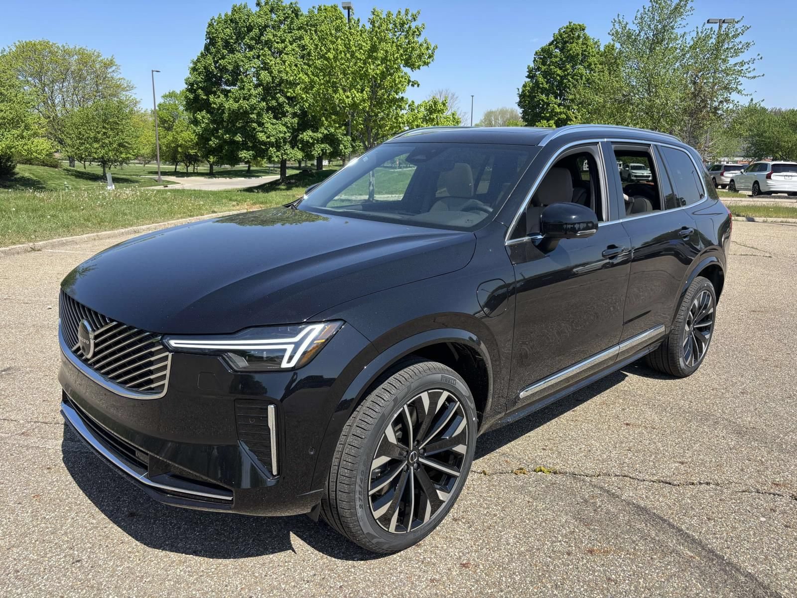 New 2026 Volvo XC90 T8 Plus w/ Protection Package Premier
