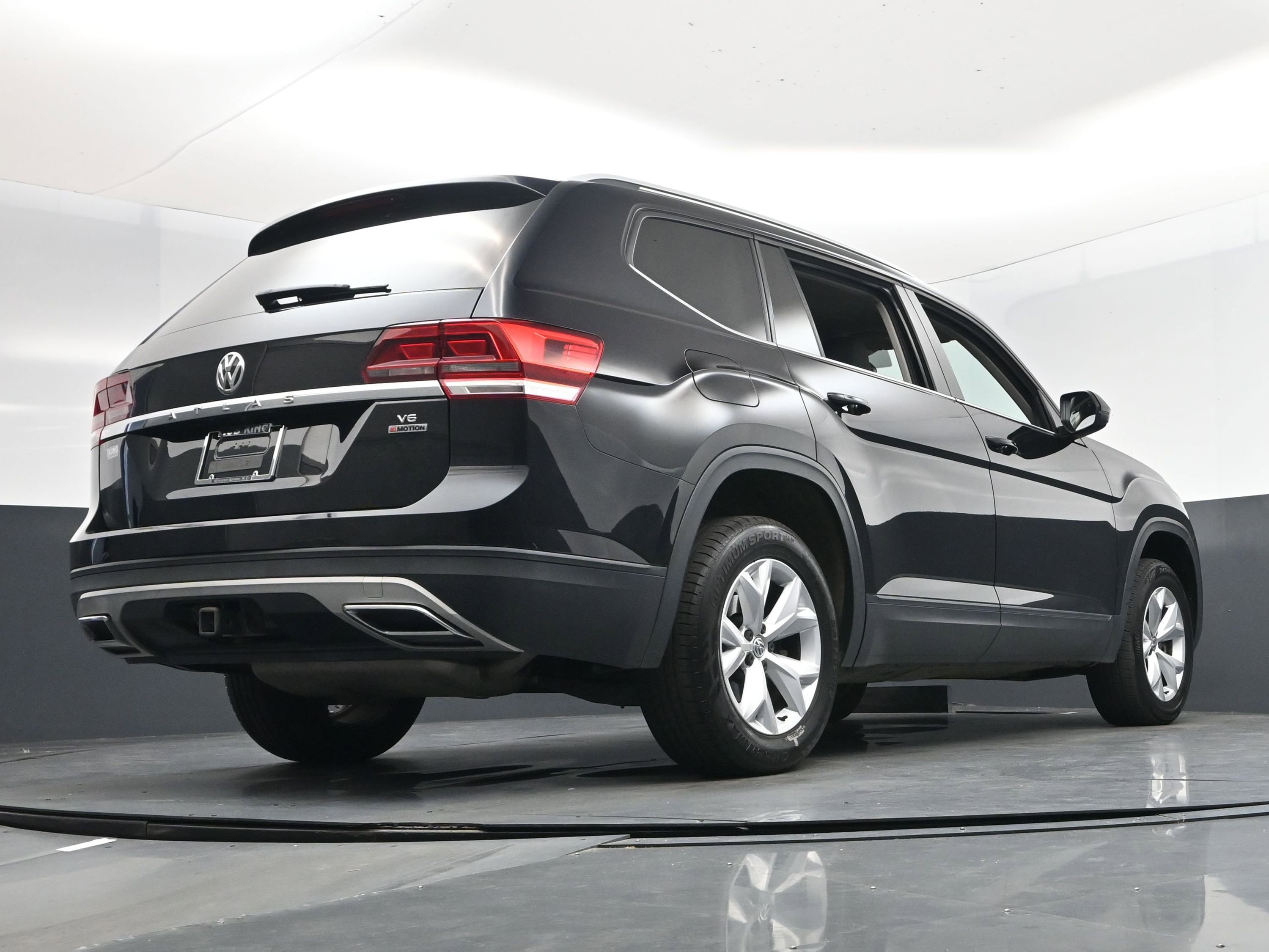 Used 2019 Volkswagen Atlas S w/ Towing Package image 14