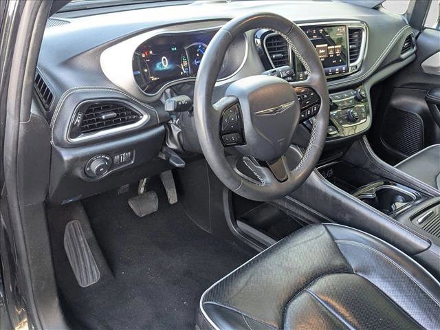Used 2024 Chrysler Pacifica Premium image 9