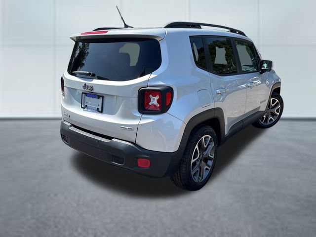 Used 2017 Jeep Renegade Latitude FWD image 4