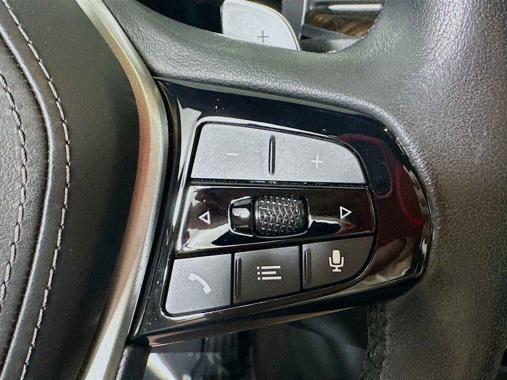 Used 2023 BMW 540i w/ Premium Package image 23