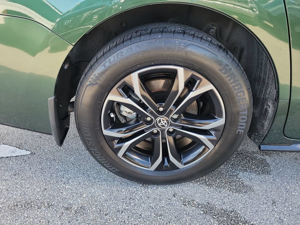 Used 2025 Toyota Sienna Platinum AWD/4WD image 30