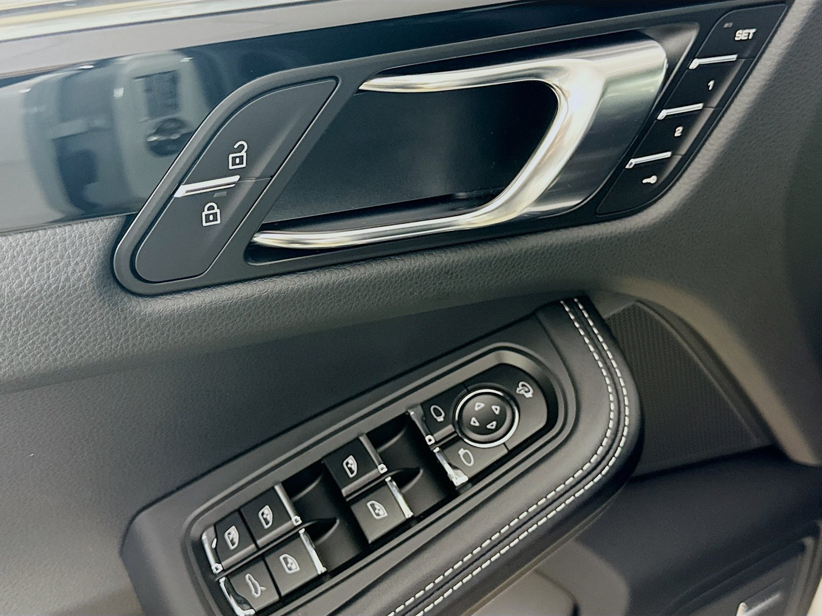 New 2026 Porsche Macan Turbo AWD/4WD image 17