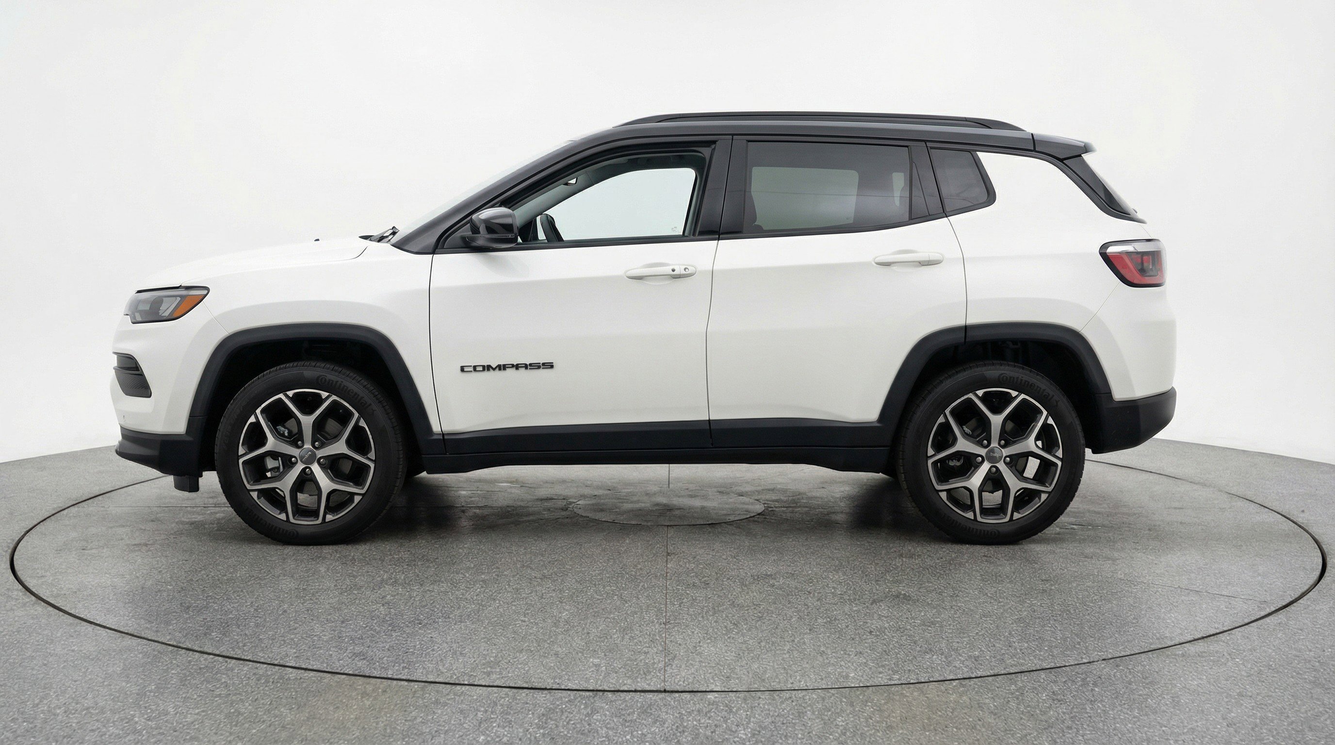 Used 2025 Jeep Compass Limited AWD/4WD image 5