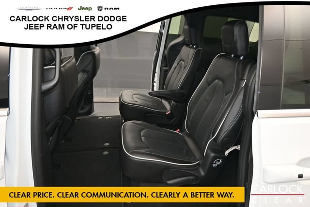 Used 2026 Chrysler Pacifica Limited FWD image 26