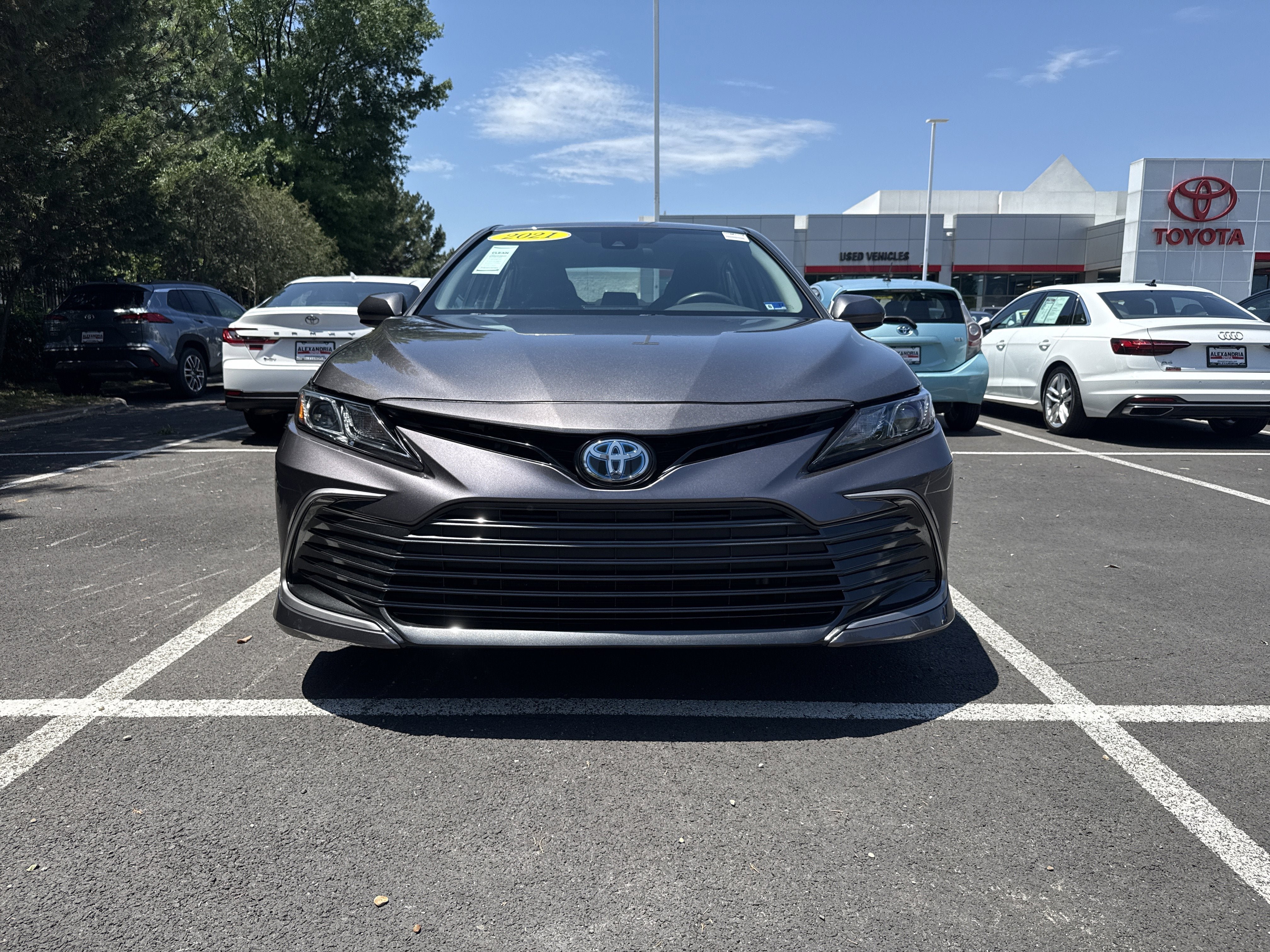Used 2021 Toyota Camry LE FWD image 6