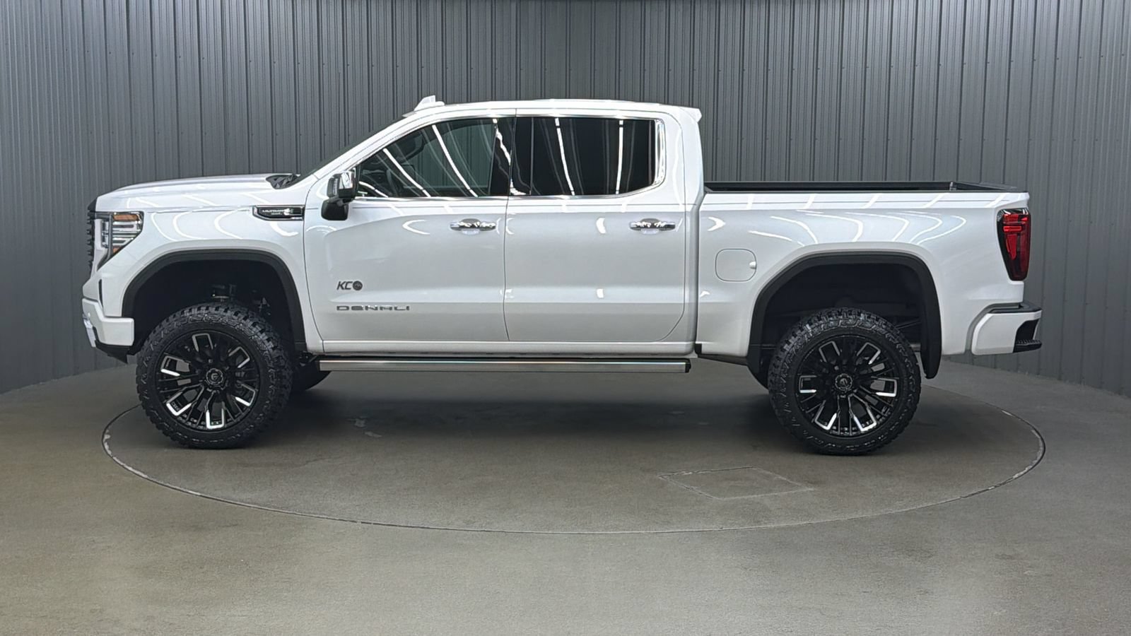 Used 2025 GMC Sierra 1500 Denali Ultimate AWD/4WD image 2
