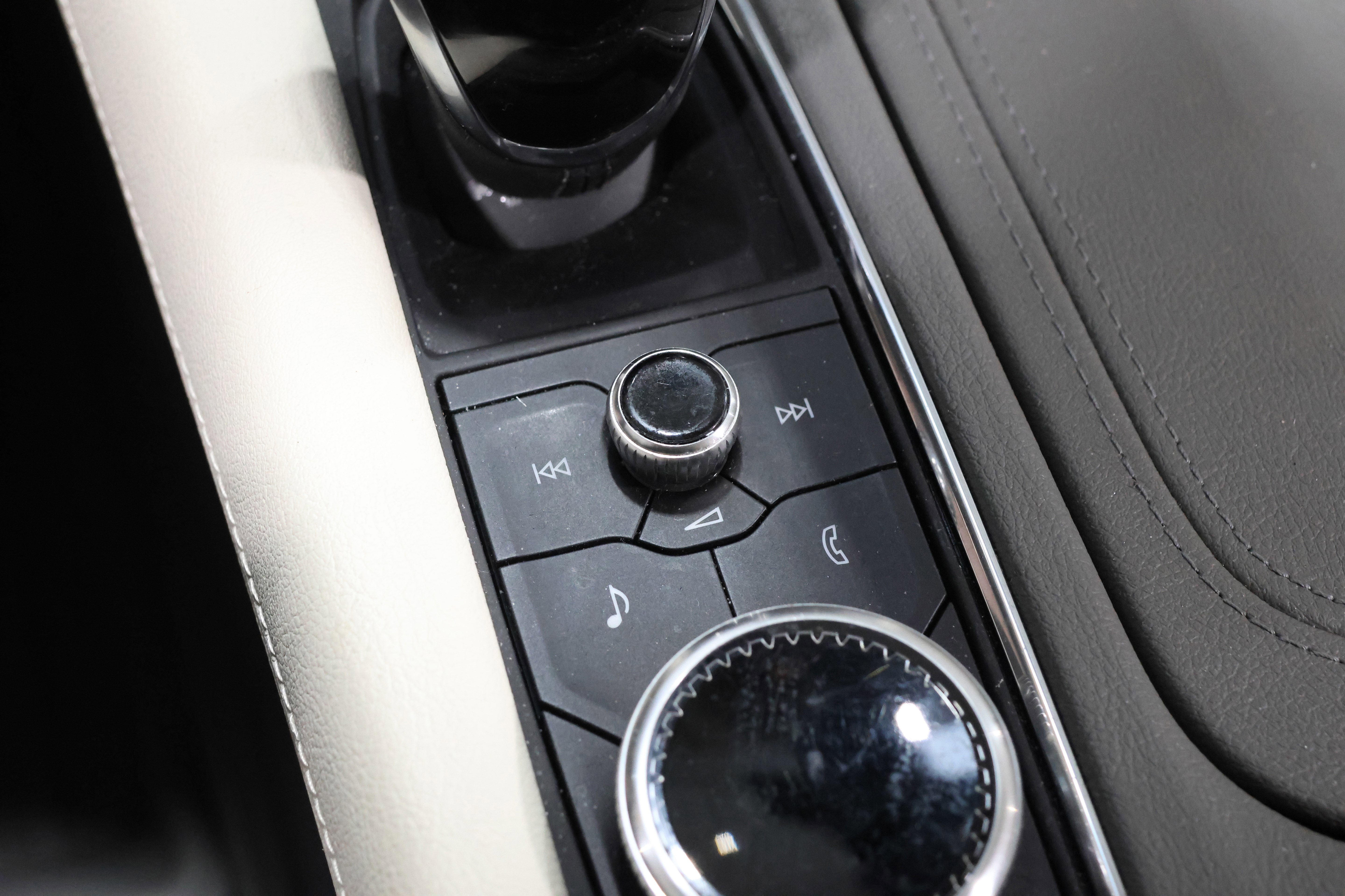 Used 2020 Cadillac XT5 Premium Luxury image 32