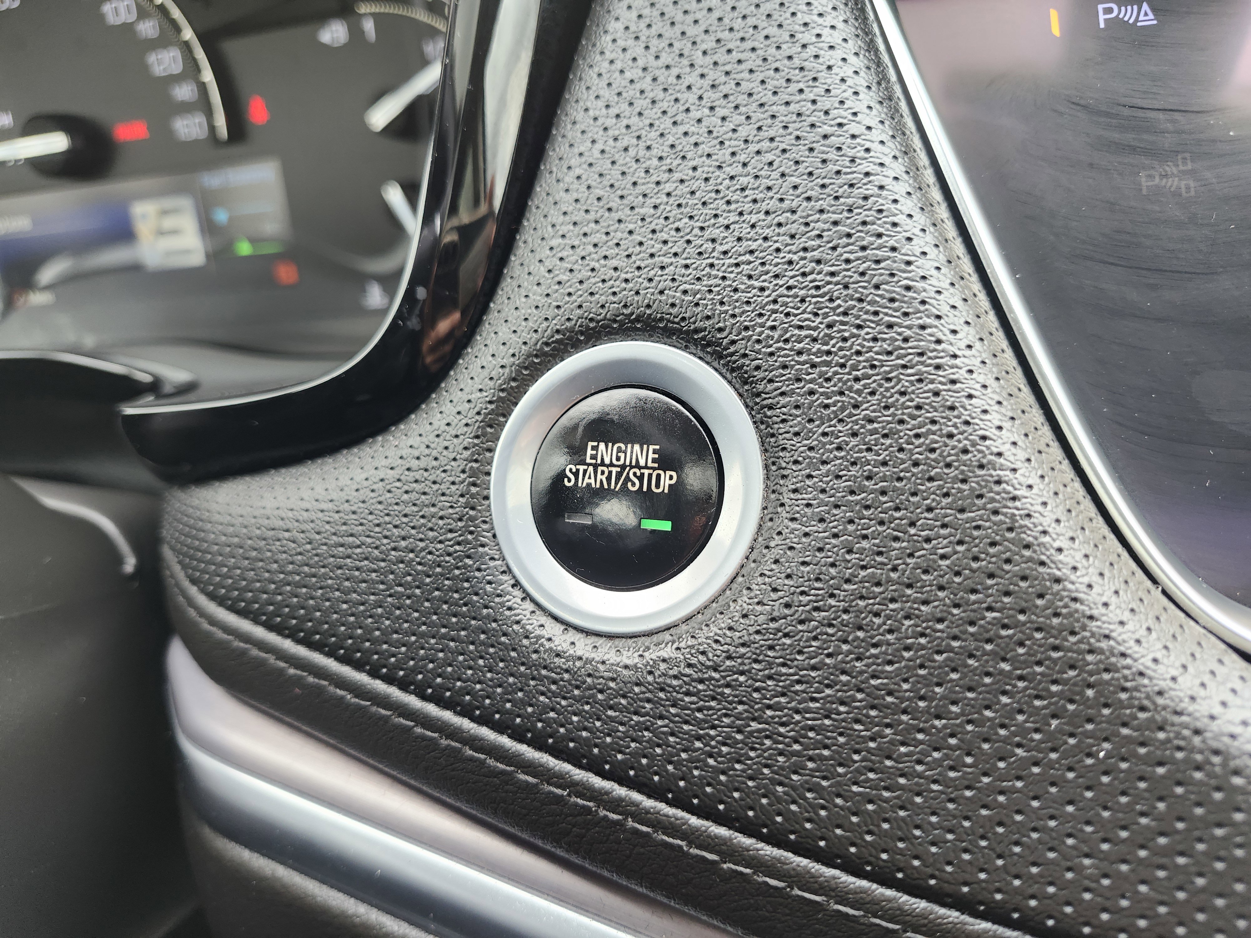 Used 2018 Cadillac XT5 Luxury image 8