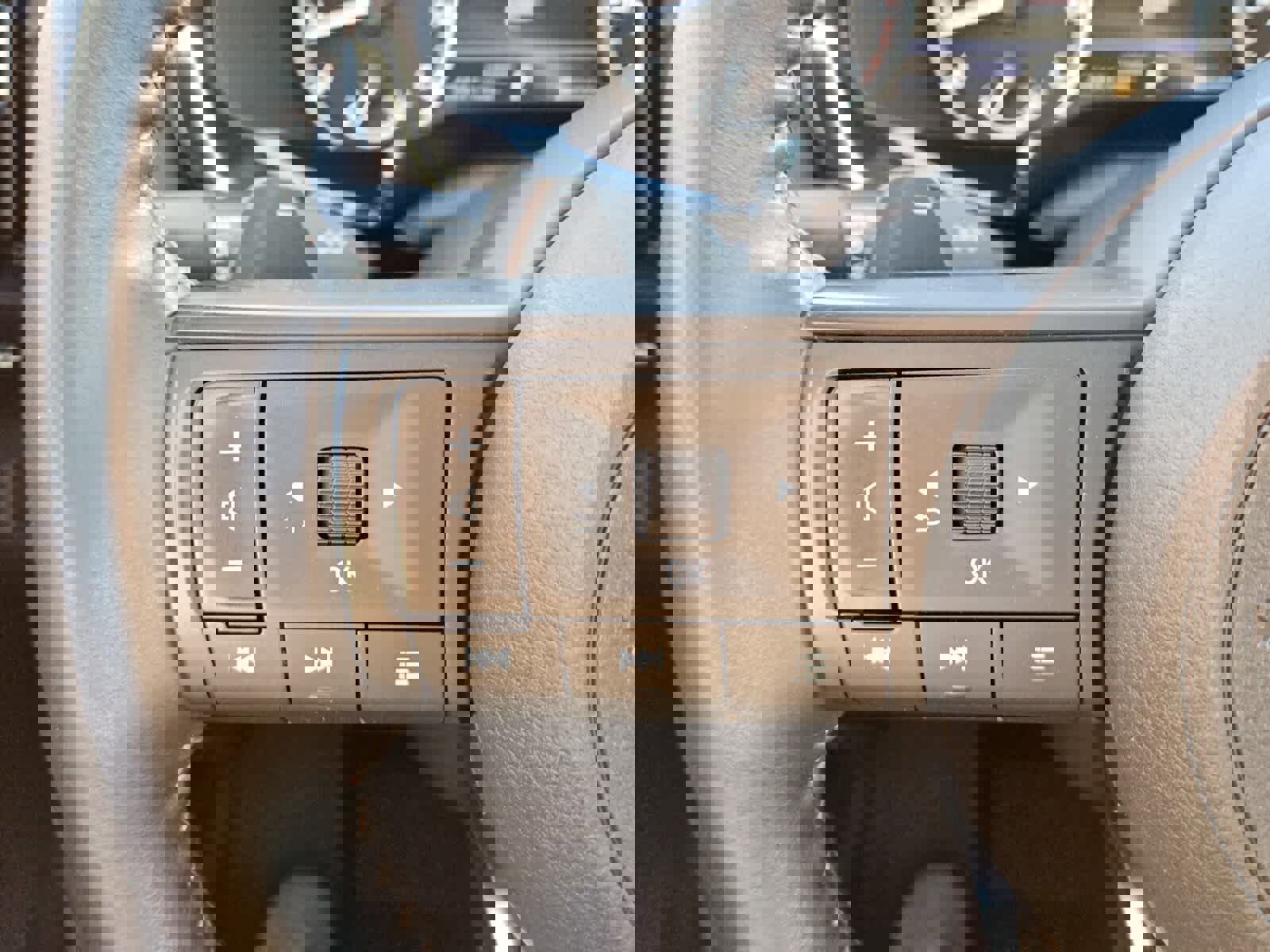 Used 2024 Nissan Pathfinder SV w/ Cargo Package image 12