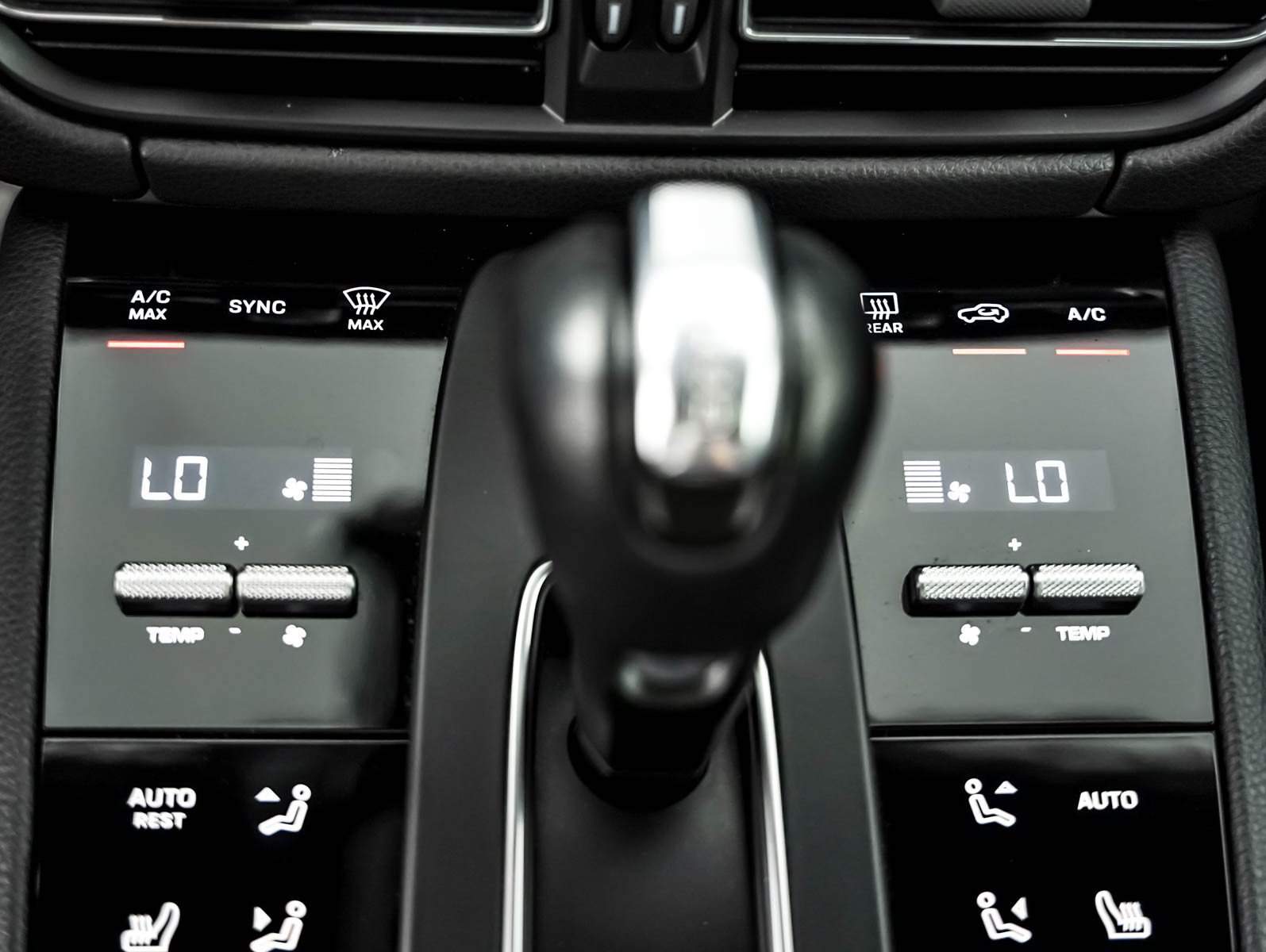 Certified 2022 Porsche Macan AWD/4WD image 21