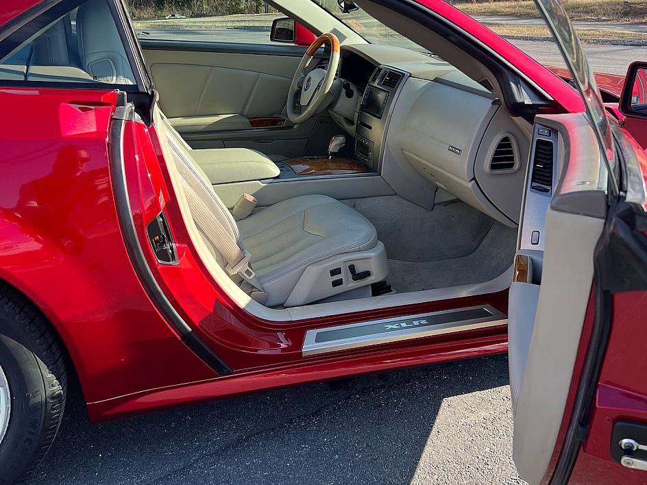 Used 2004 Cadillac XLR image 20